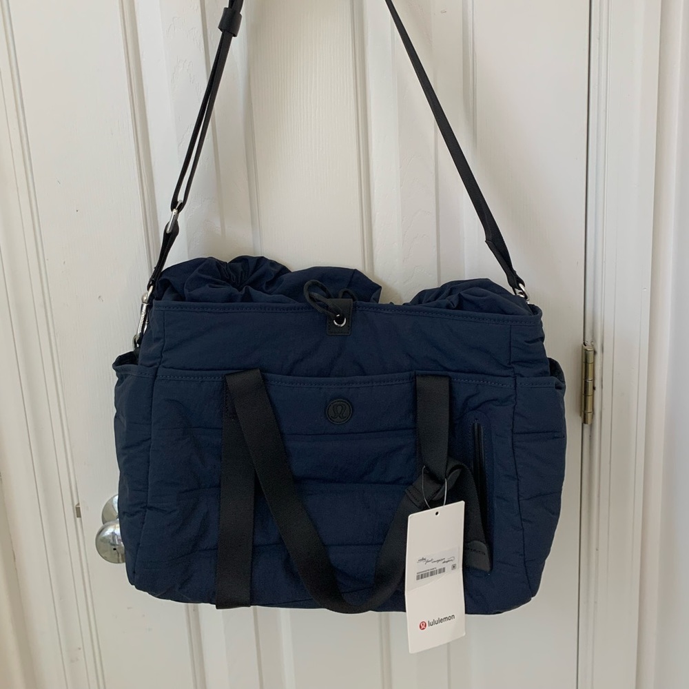 Lululemon NWT navy dash all day duffel bag.